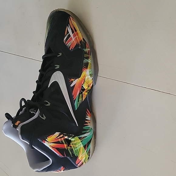 Nike LeBron 11 Everglades - Picture 6 of 8